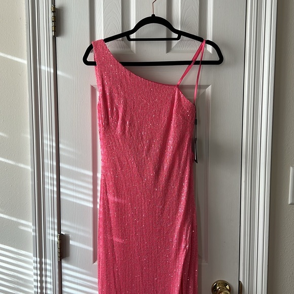 Ieena for Mac Duggal Sequined One Shoulder Draped Back Gown in Rose Size 0 - Picture 6 of 12